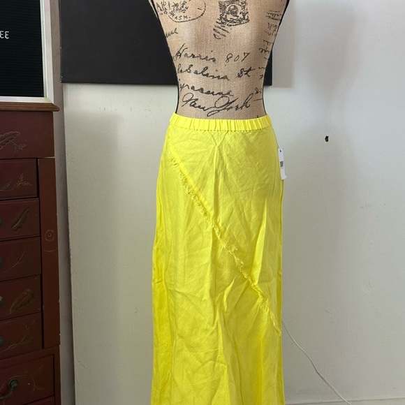 🆕DKNY Yellow Linen Fringe-Trim Midi Skirt - Picture 5 of 15